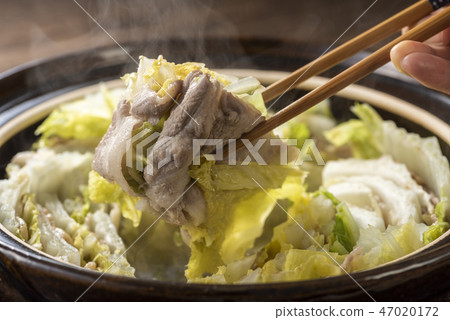 Chinese cabbage and pork belly pot 47020172