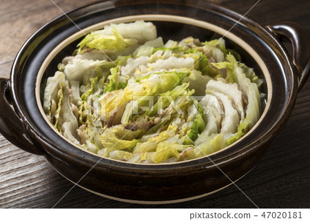 Hot pot of Chinese cabbage and pork roses Hot pot of Chinese cabbage and pork roses 47020181