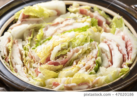 Layered pot of Chinese cabbage and pork roses 47020186