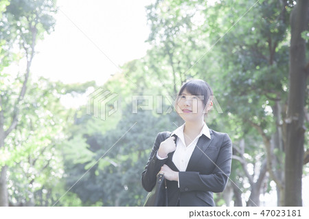 20的女商人 47023181