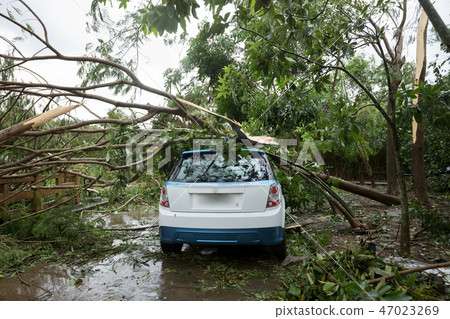 damaged car after super typhoon 18 47023269