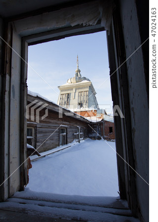 Russian historical abandoned old building - reconstruction in haunted house - wooden dome 47024163