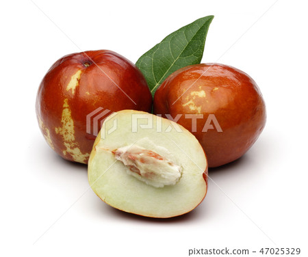 Fresh jujubes and leaves on white background 47025329