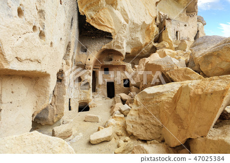 entrance to the ancient cave temple in the mountai 47025384
