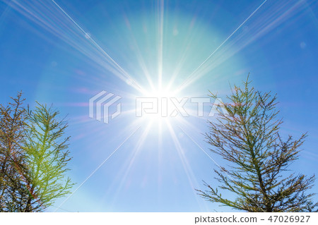 太陽和藍天的圖像 太陽和藍天的圖像 47026927