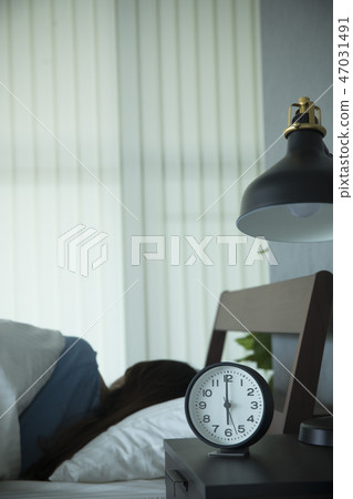 早上臥室,睡覺的女人 早上臥室,睡覺的女人 47031491