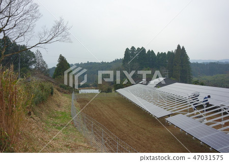 太陽能發電廠建築工地 太陽能發電廠建築工地 47031575