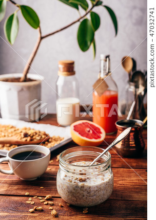 Ready to eat muesli breakfast Ready to eat muesli breakfast 47032741