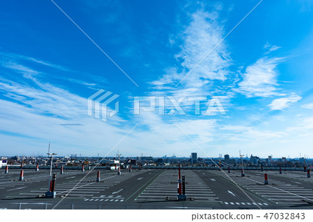 Rooftop parking lot image Rooftop parking lot image 47032843