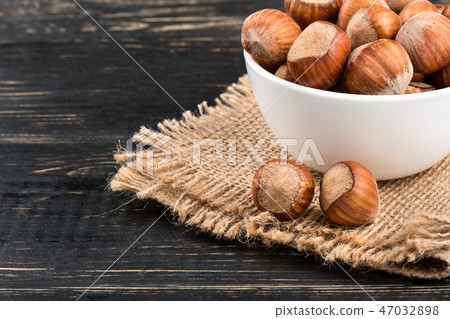 Hazelnuts in bowl Hazelnuts in bowl 47032898