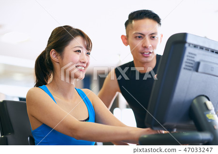 Female and male instructors Female and male instructors 47033247