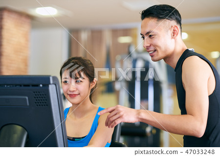 Female and male instructors Female and male instructors 47033248