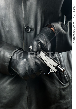 Bandit with pistol 47033928