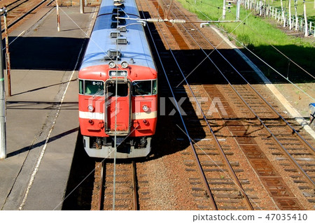 Series 711 train S-111 formation Series 711 train S-111 formation 47035410