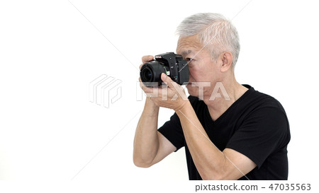Asian senior man profesiional photographer 47035563