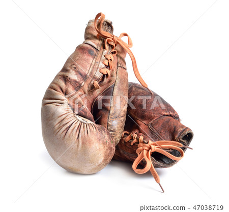 Vintage boxing gloves isolated on white background 47038719