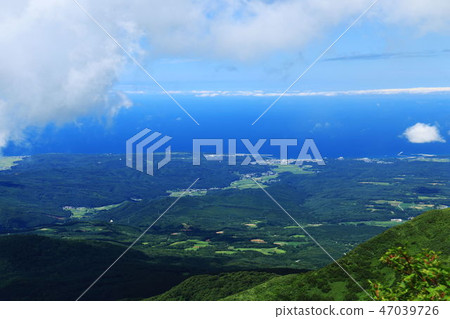 Iwakiyama景觀從山頂日本海 Iwakiyama景觀從山頂日本海 47039726