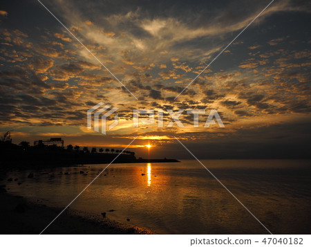 Sunset on the Sadomari Beach along Okinawa Route 58 Sunset on the Sadomari Beach along Okinawa Route 58 47040182