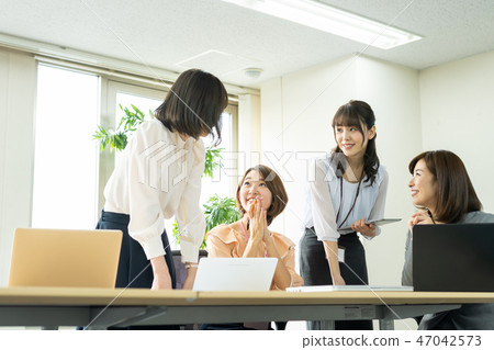 女商人的會議辦公室企業圖像 47042573