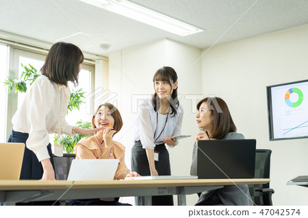 女商人的會議辦公室企業圖像 47042574