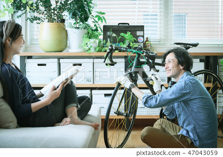 Lifestyle couple 47043059