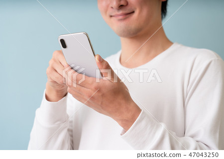 使用智能手機的人 47043250