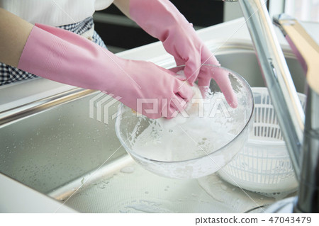 廚房裡的女人 47043479