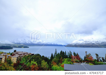 皇后鎮瓦卡蒂普湖和南阿爾卑斯山 皇后鎮瓦卡蒂普湖和南阿爾卑斯山 47043717