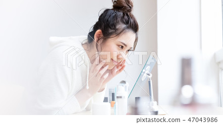 Young woman beauty image Young woman beauty image 47043986