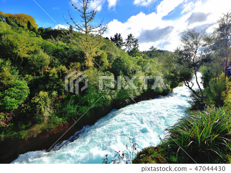 新西蘭最大的湖泊陶波湖和胡卡瀑布 47044430