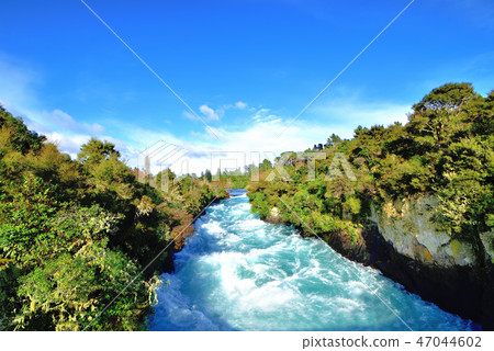 新西蘭最大的湖泊陶波湖和胡卡瀑布 47044602