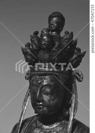 Eleven Kannon statues 47047155