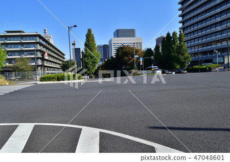 Photograph taken at the intersection of "On the Ministry of Finance" from Nagata-cho to Kasugagasa direction (Shiomisaka direction) over Roppongi Street Photograph taken at the intersection of "On the Ministry of Finance" from Nagata-cho to Kasugagasa direction (Shiomisaka direction) over Roppongi Street 47048601