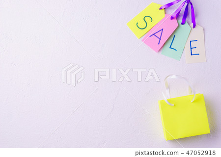 sale banner with shopping bag and price tags 47052918