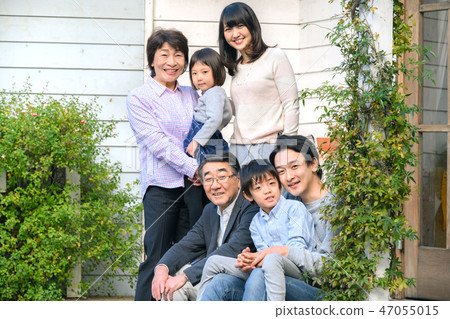 3 generation family gathering 3 generation family gathering 47055015