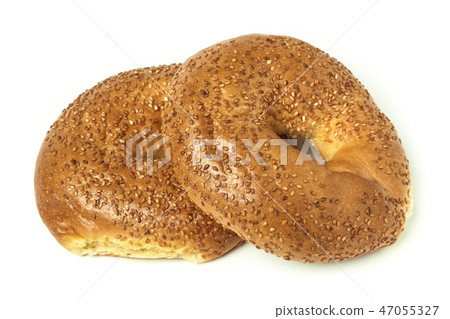 Bagels with sesame seeds 47055327