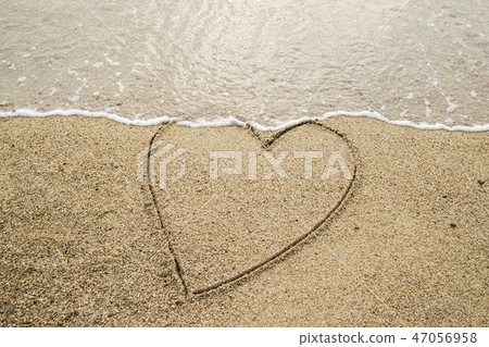 沙灘 水邊 波浪 47056958