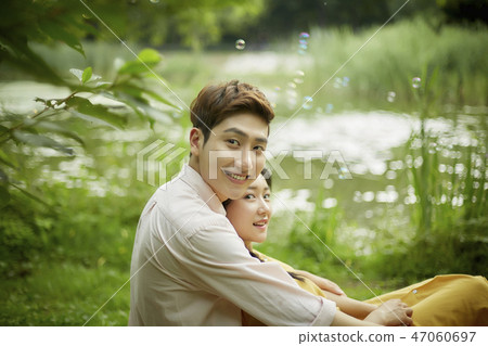 Couple, lover, student, college student, date, summer, park, picnic, walking, forest 47060697