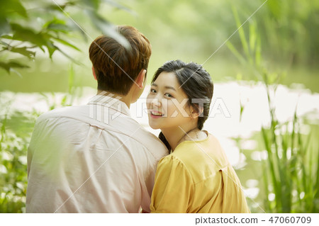 Couple, lover, student, college student, date, summer, park, picnic, walking, forest 47060709