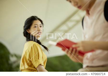 Couple, lover, student, college student, date, summer, park 47060714