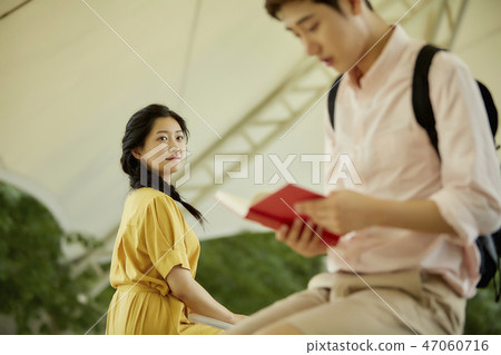 Couple, lover, student, college student, date, summer, park 47060716