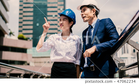 Engineer manager was questioning by his tranee 47062234
