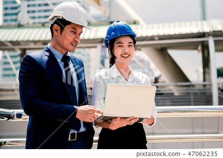 Lead Engineer train his trainee at the field 47062235