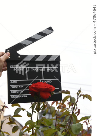 A hand with clapperboard 47064643