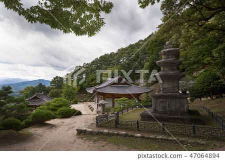 Yeongju Boseoksa three-story stone pagoda 47064894