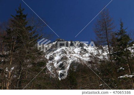 通往Yatsugatake山脈的雪Akatake礦泉春北路 通往Yatsugatake山脈的雪Akatake礦泉春北路 47065386