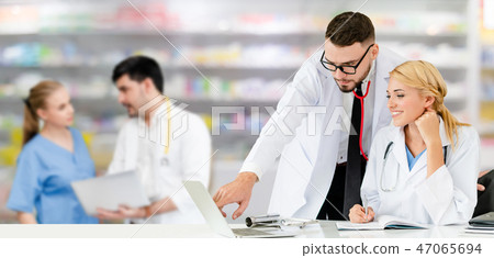 Doctor working in hospital with other doctors. 47065694