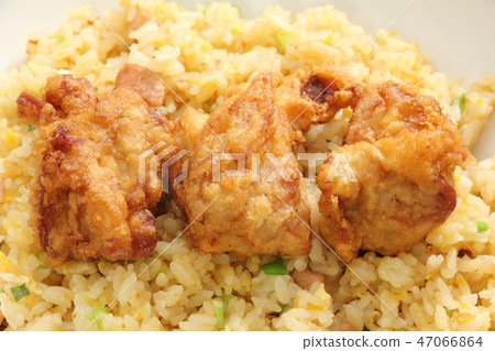 Chicken wings fried chicken Topped with fried chicken Chicken wings fried up. 47066864