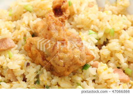 Fried chicken is also served with fried rice. 47066866