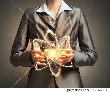 Woman scientist presenting atom research concept 47066951